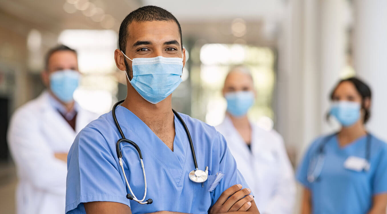 Foto de Vários Médicos Trabalhando Em Uma Sala De Emergência