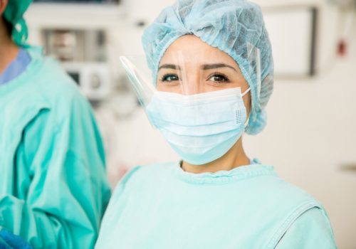 Enfermagem: profissão se destaca e tem aumento de mais de 600% nas vagas no mercado em 2020