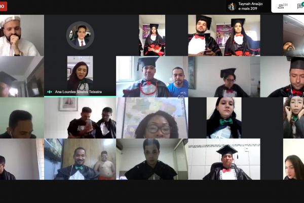 Emoção e realização: Colação de grau marca início da jornada profissional de mais de 100 alunos da Florence