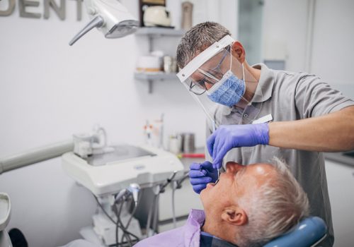 Projeto de alunos de Odontologia leva saúde e esperança a pacientes idosos