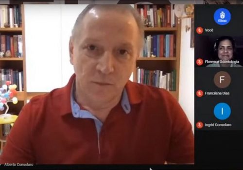 Professor da USP ministra II Aula Magna do curso de Odontologia