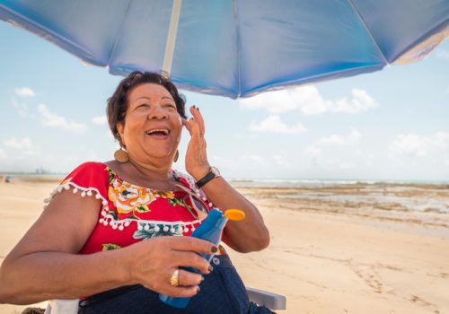 Verão à vista: professora alerta para importância de redobrar cuidados com a pele