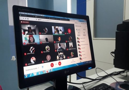 Alunos de Odontologia da Florence colam grau antecipadamente