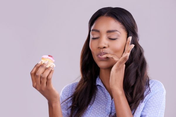 8 atitudes que te ajudarão a diminuir a vontade de comer doces