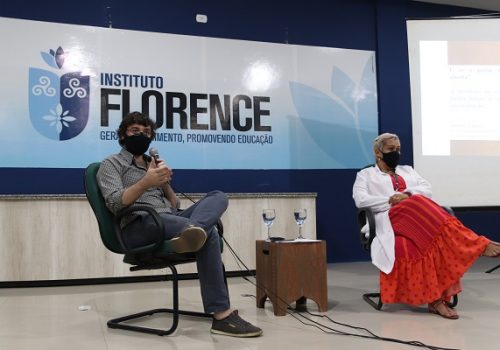 Doutorando da USP participa de aula extraordinária do curso de Farmácia da Florence