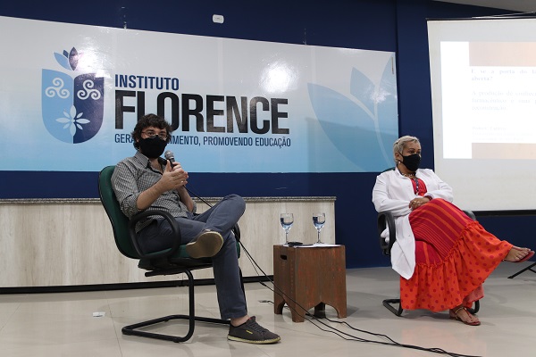 Doutorando da USP participa de aula extraordinária do curso de Farmácia da Florence