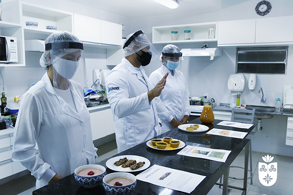 Acadêmicos de Nutrição da Florence elaboram receitas com produtos in natura
