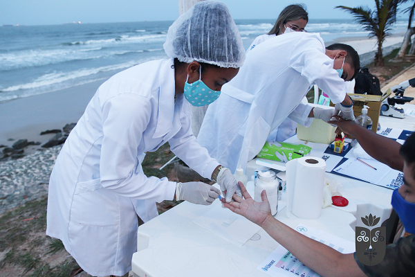 Dia do Biomédico: alunos da Florence celebram a data com ação na Litorânea