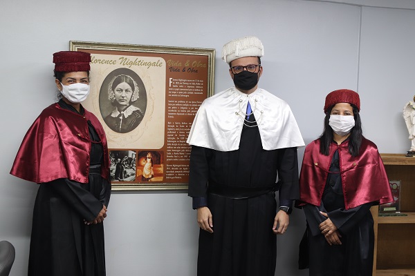 Formandos do curso de Odontologia da Florence têm Colação de Grau antecipada on-line