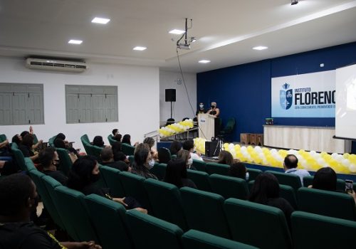 Aula da Saudade: formandos de Farmácia da Florence celebram o fim da graduação