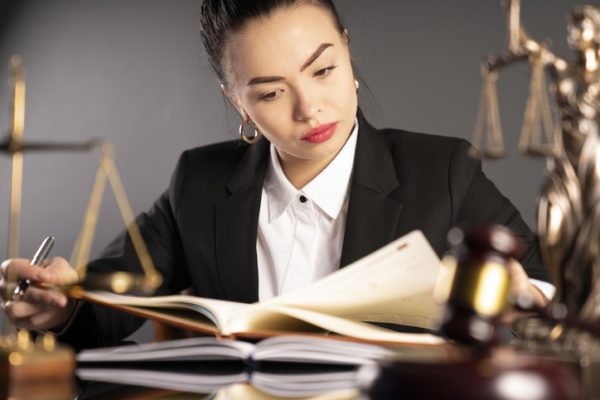 Dia da Advogada: professora da Florence explica desafios e conquistas da profissão