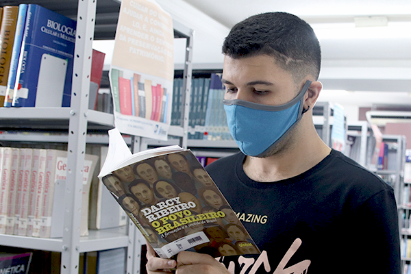 Dia do Leitor: confira seis indicações de livros indispensáveis para universitários