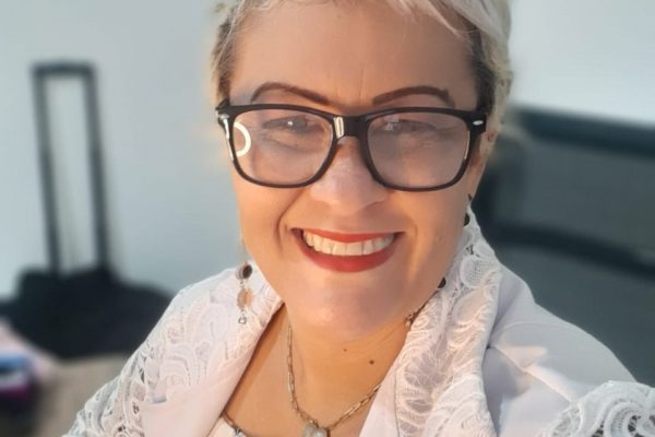 Coordenadora de Farmácia da Florence ministra curso do CRF-MA