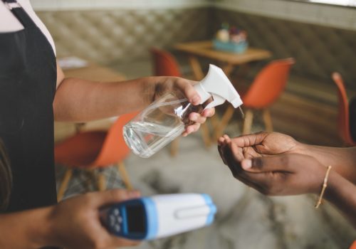 Professora reforça importância de seguir recomendações sanitárias para se proteger da Covid-19