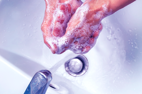 Docente de Enfermagem da Florence alerta para a importância de higienizar as mãos 