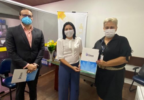 Faculdade Florence firma termo de cooperação com o Conselho Regional de Farmácia