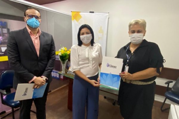 Faculdade Florence firma termo de cooperação com o Conselho Regional de Farmácia