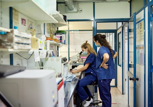 Professora da Florence comenta sobre importância da Medicina Veterinária para o combate à Covid-19
