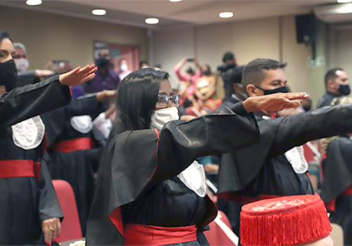 Formandos de Direito da Faculdade Florence colam grau em evento híbrido