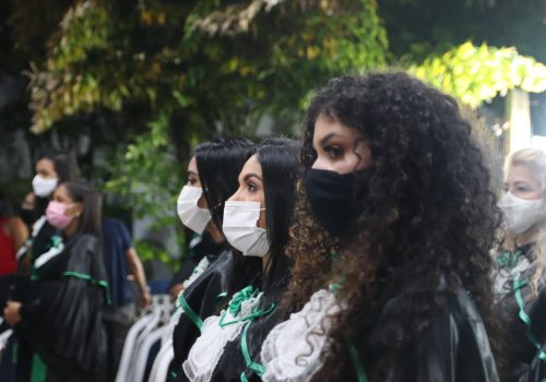 Formandas do curso de Estética e Cosmética da Faculdade Florence colam grau em evento presencial