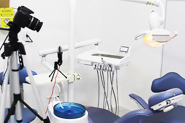 Florence treina docentes para transmissão de procedimentos odontológicos em tempo real