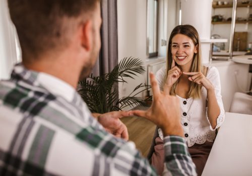 Dia Internacional das Línguas de Sinais: entenda a importância da data 