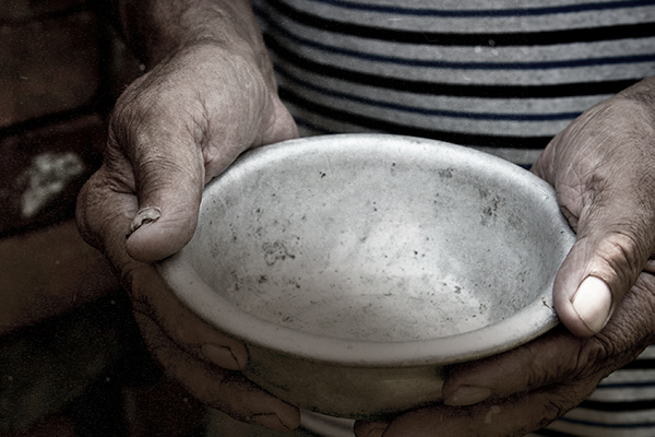 Florence debate importância de encontrar caminhos para a erradicação da pobreza