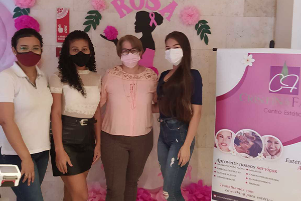 Alunos do Instituto Florence prestigiam exposição com novidades do mercado da estética