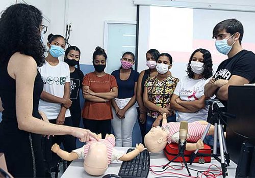 Liga acadêmica da UFMA realiza atividades com alunos do curso de Enfermagem da Florence