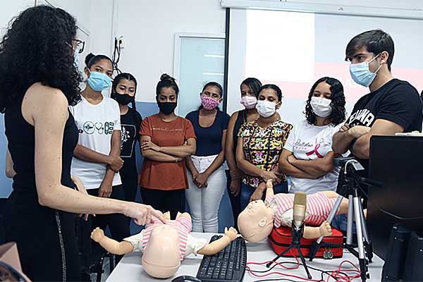 Liga acadêmica da UFMA realiza atividades com alunos do curso de Enfermagem da Florence