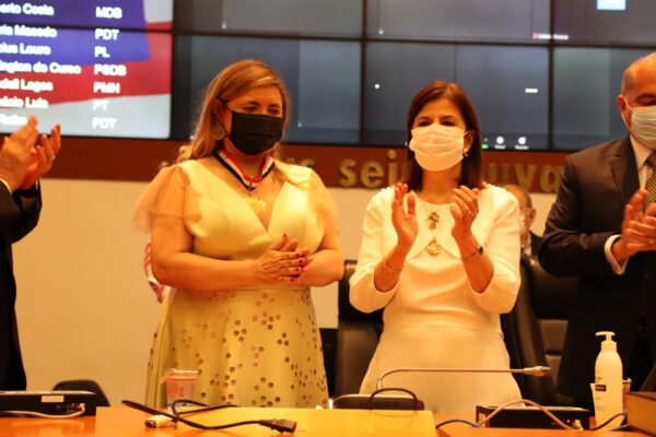 Filomena Galas, cofundadora da Florence, recebe Medalha “Manuel Beckman” na Assembleia Legislativa