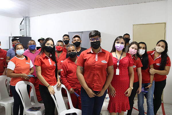 Florence promove palestra sobre a campanha “Dezembro Vermelho” na empresa parceira Lokcenter