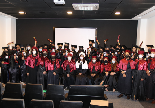 Florence forma novos profissionais de Odontologia em colação de grau presencial