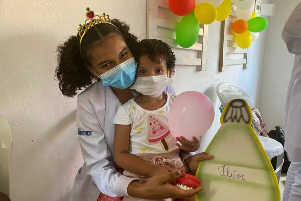 Alunos do curso de Odontologia participam de ação social em comunidade de São José de Ribamar