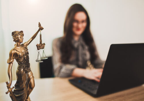 15 de dezembro: dia da mulher advogada