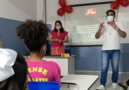 Ciclo de palestras do Instituto Florence destaca campanha Dezembro Vermelho 