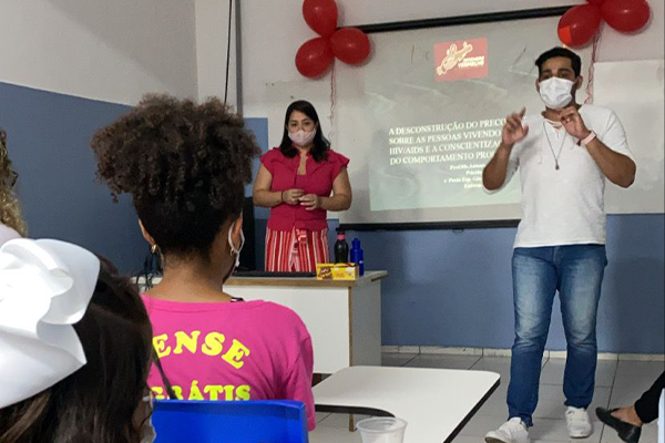 Ciclo de palestras do Instituto Florence destaca campanha Dezembro Vermelho 