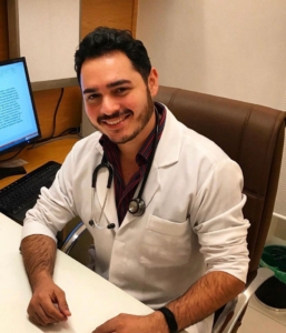 Enfermeiro mestre Lucian da Silva Viana