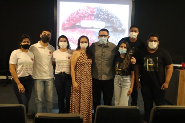 Liga Acadêmica de Periodontia realiza palestra sobre fotografia odontológica