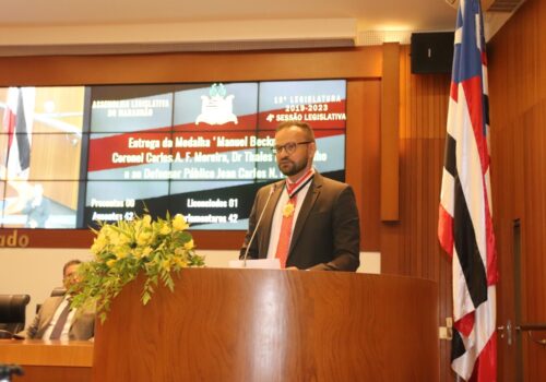 Thales de Andrade, Diretor Acadêmico da Florence, recebe Medalha “Manuel Beckman” na Assembleia Legislativa