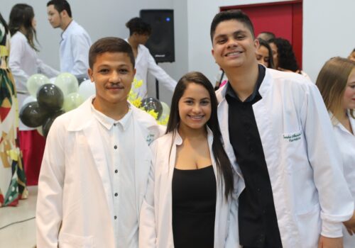 Cerimônia do Jaleco marca momento importante para alunos de Farmácia da Florence
