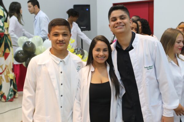 Cerimônia do Jaleco marca momento importante para alunos de Farmácia da Florence