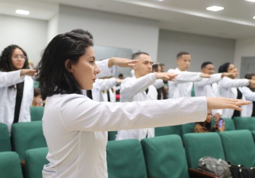 Curso de Fisioterapia da Florence realiza Cerimônia do Jaleco