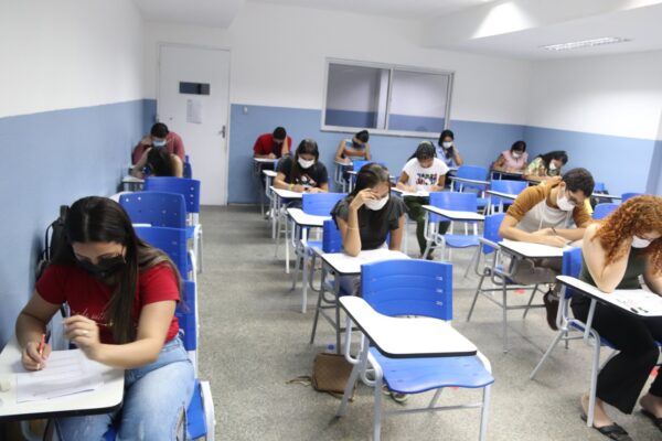 Curso de Farmácia em parceria com a Drogasil realiza processo seletivo para Atendentes de Farmácias