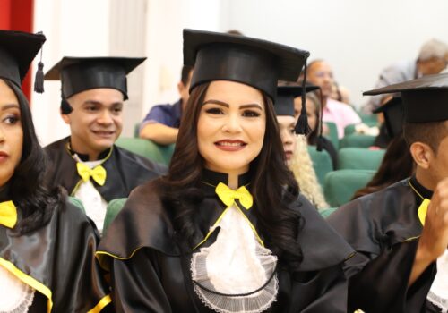 Faculdade Florence forma novos profissionais de Farmácia em Colação de Grau