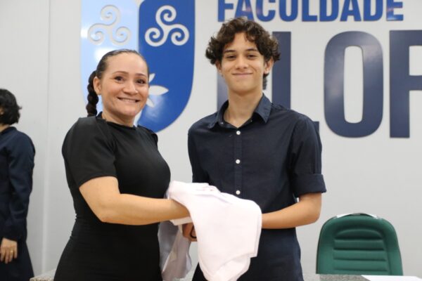 Curso de Odontologia da Florence realiza Cerimônia do Jaleco para novos ingressantes