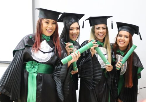 Florence realiza cerimônia de Colação de Grau para turmas de Nutrição, Farmácia e Enfermagem