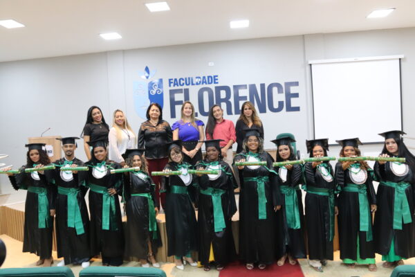 Instituto Florence realiza cerimônia de colação de grau do curso técnico de enfermagem