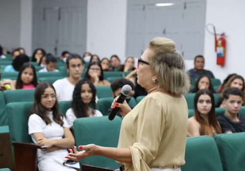 Evento Redação Campeã reúne centenas de estudantes nas vésperas do ENEM