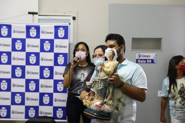 Faculdade Florence recebe imagem peregrina de Nossa Senhora da Conceição